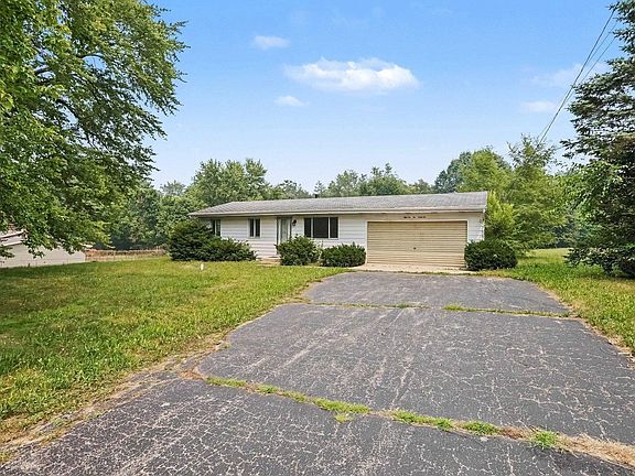 3rd image of 56266 Butternut Rd