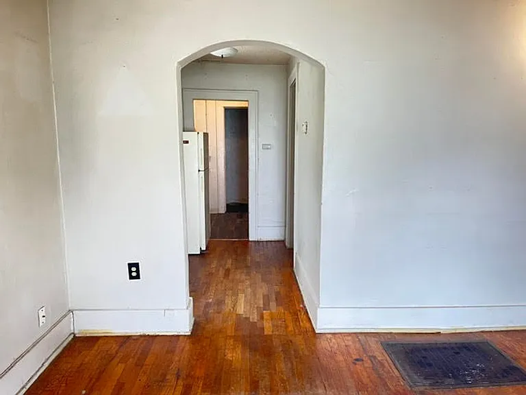 244 N Vine St — Photo 16