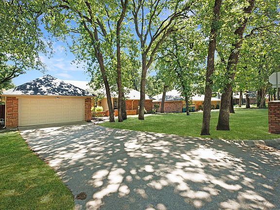 2nd image of 2015 Tanglewood Dr