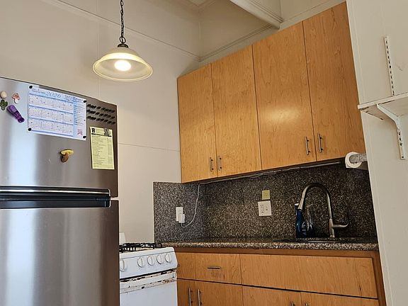 3rd image of 929 Green St #B