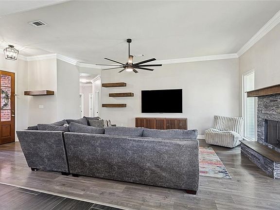 3rd image of 46509 Highland Dr