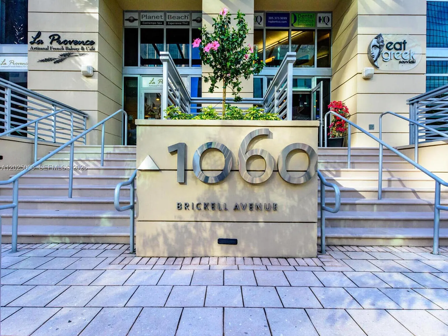 1 bed, 1.5 bath, 963 sqft, $2,870 — Photo 2