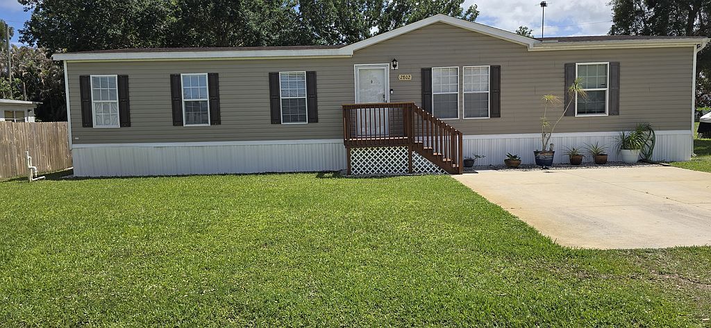 2802 SE Janet St - Property Image