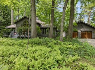 8544 Oak Ln, Lakeside, MI 49116