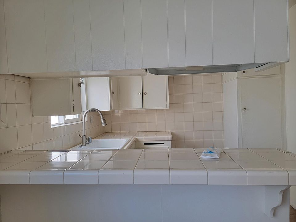 1st image of 16004 Cantlay St APT 10