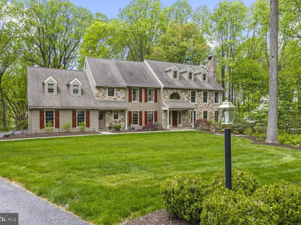 1653 Waterglen Dr, West Chester, PA 19382