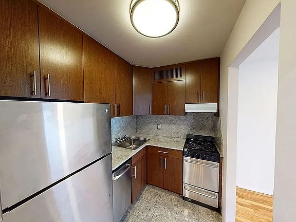 4th image of 284 Mott St APT 9J