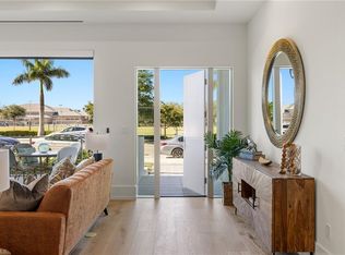 201 8th St S #104, Naples, FL 34102