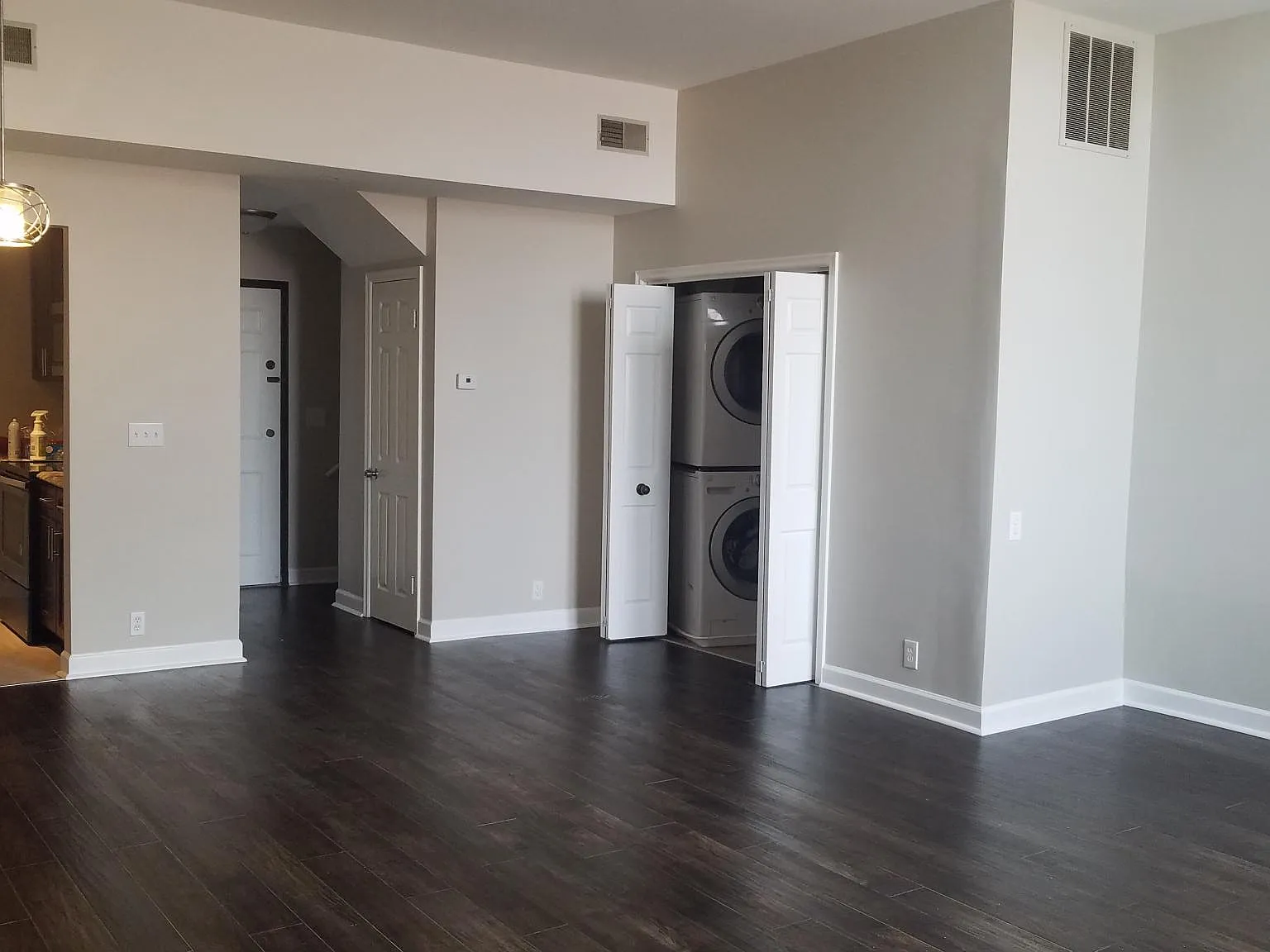 2 bed, 1200 sqft, $1,300 — Photo 1
