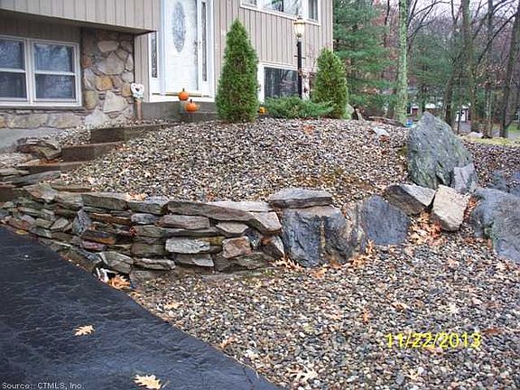3rd image of 10 Briarwood Ln