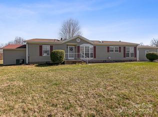 208 Red Birch Ct, Hendersonville, NC 28739