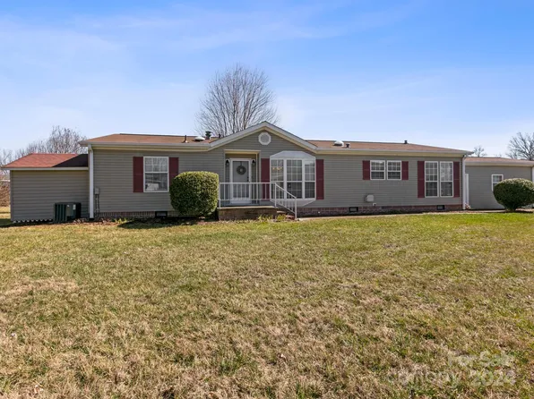 208 Red Birch Ct, Hendersonville, NC 28739