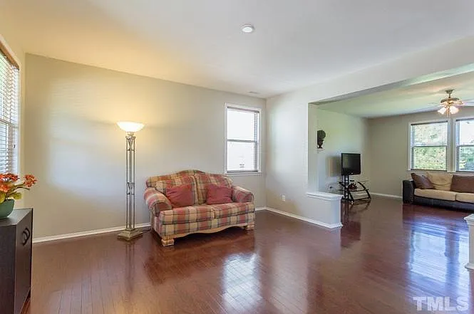 213 Seymour Pl — Photo 7