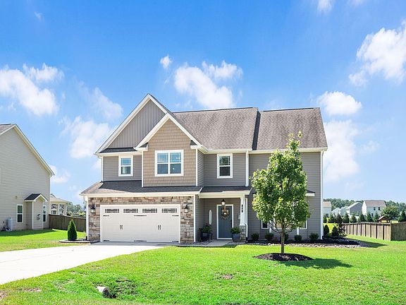 3rd image of 69 Squire St