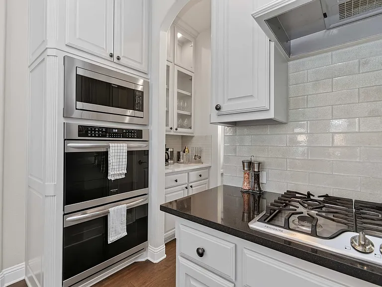 2626 Flat Bush Ave — Photo 16