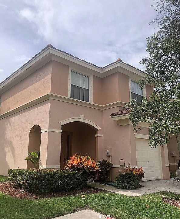 2nd image of 385 River Bluff Ln