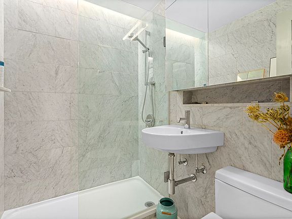 3rd image of 111 E 10th St APT 2