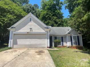 5800 Pennycross Ln, Charlotte, NC 28216