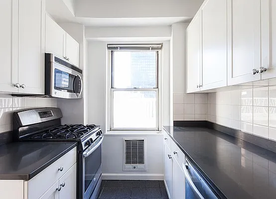 Rented by Warburg | media 10