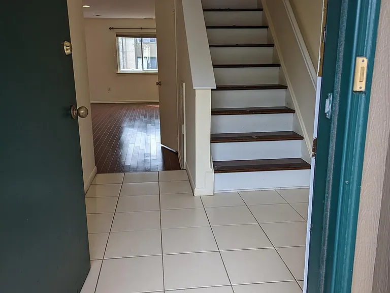 220 Hampshire Dr #220 — Photo 1