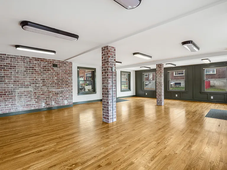 594 Locust Street125 West 6th Ave — Photo 11