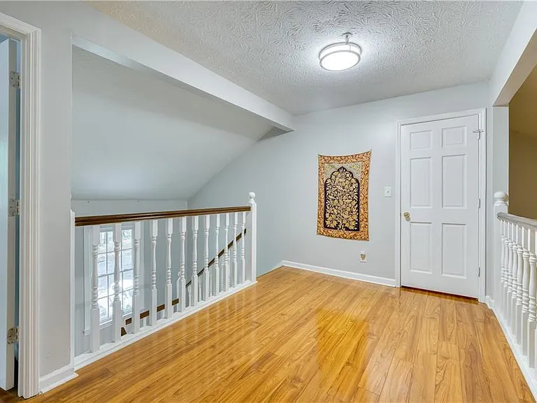 1445 Oakridge Cir — Photo 22