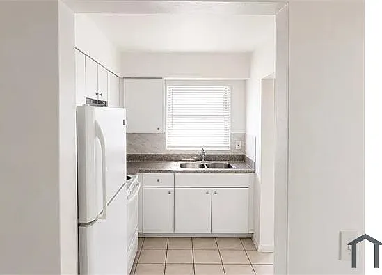 3701 SW 59th Ter #11 — Photo 2