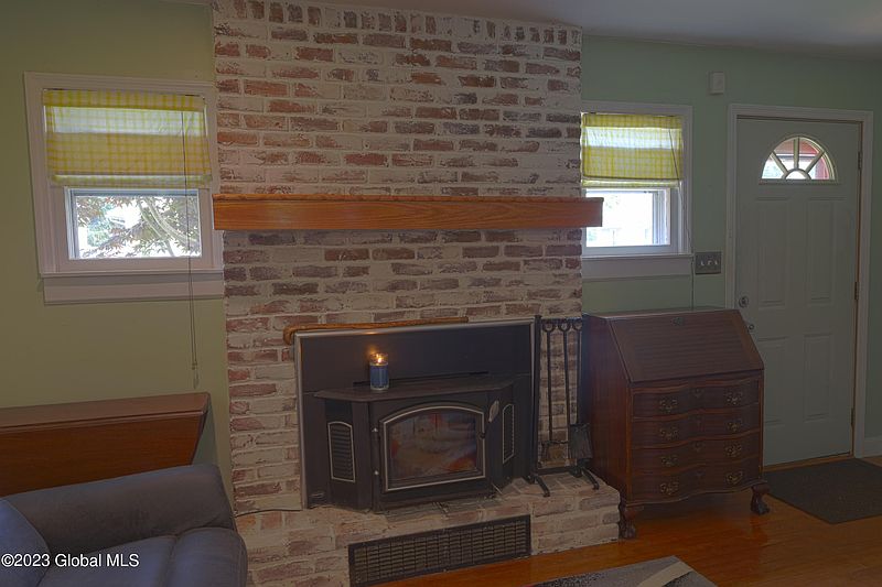 5th image of 24 Grove Avenue