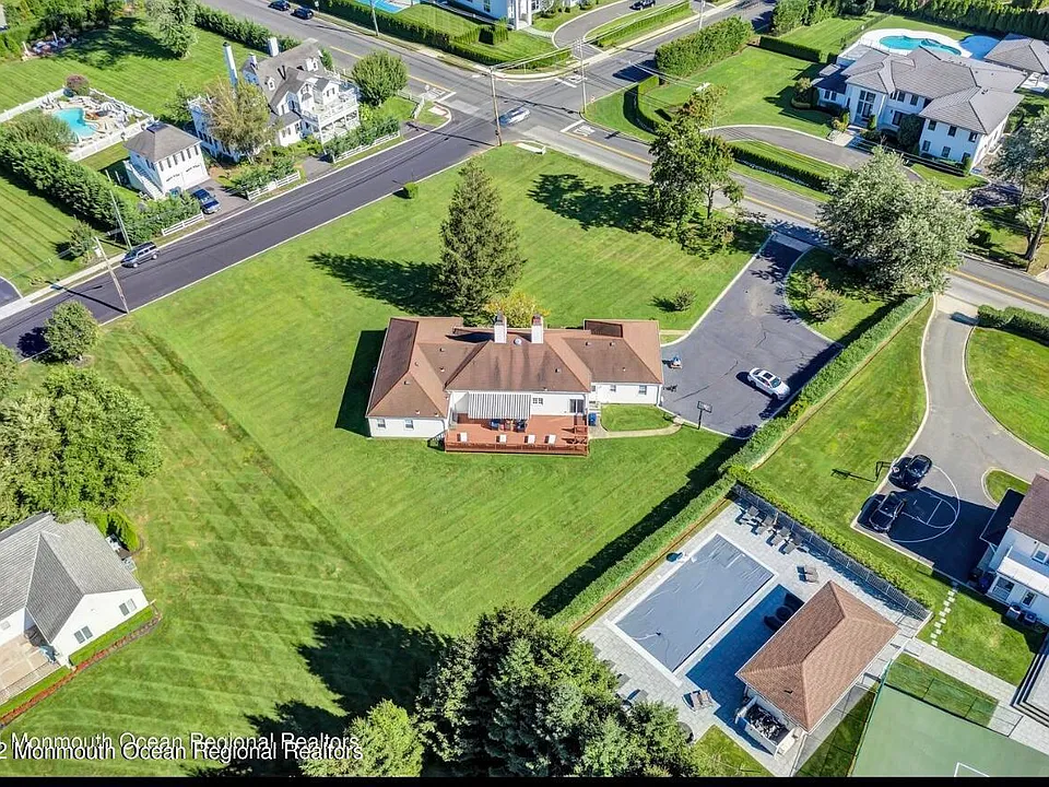 60 Larchwood Ave