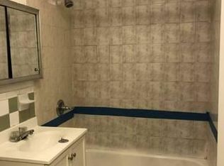 6511 Metropolitan Ave, Middle Village, NY 11379