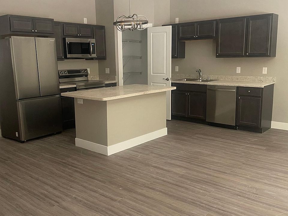 1st image of 1012 Phillips Pl