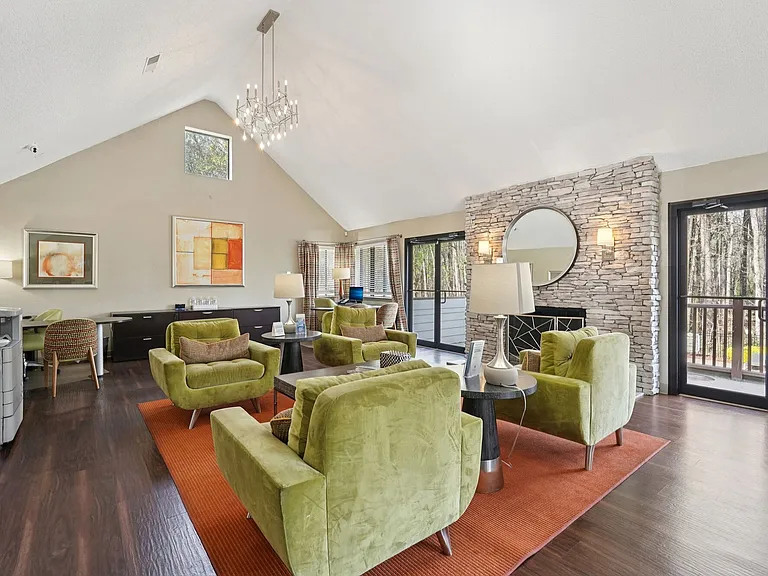 Las Palmas Apartments — Photo 91
