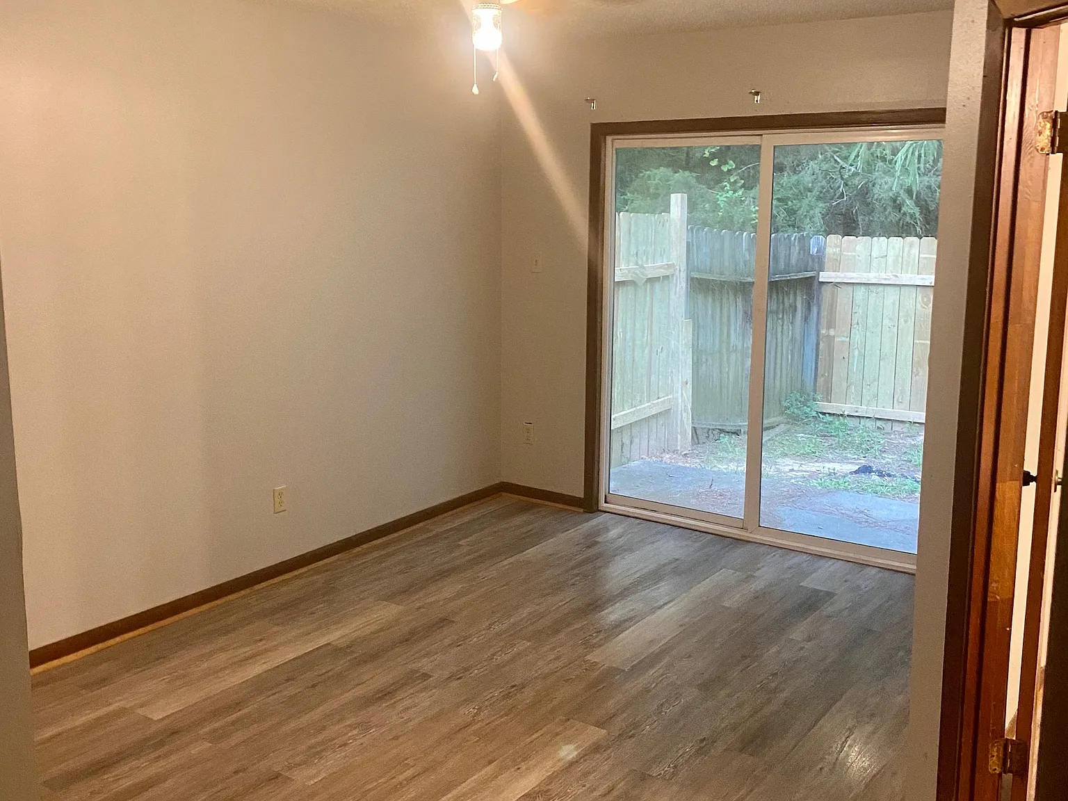405 Kennon Lane - 44 — Photo 3