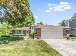 516 Claremont Dr, Downers Grove, IL 60516