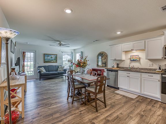 4th image of 1115 Clearwater Ln