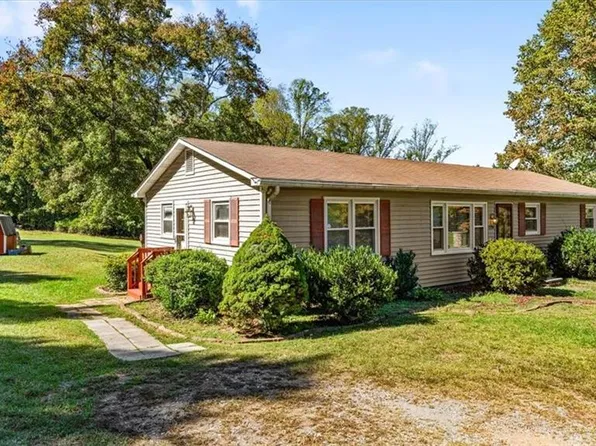 7739 Eversfield Rd, Summerfield, NC 27358