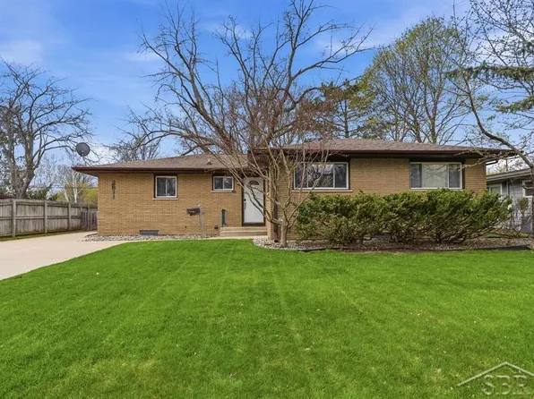 2811 Dina St, Midland, MI 48642