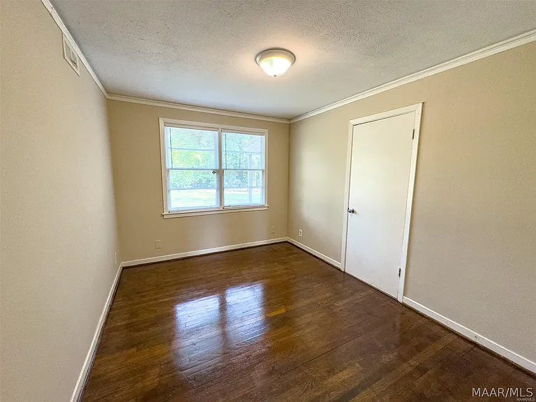 815 Perry Hill Rd — Photo 8