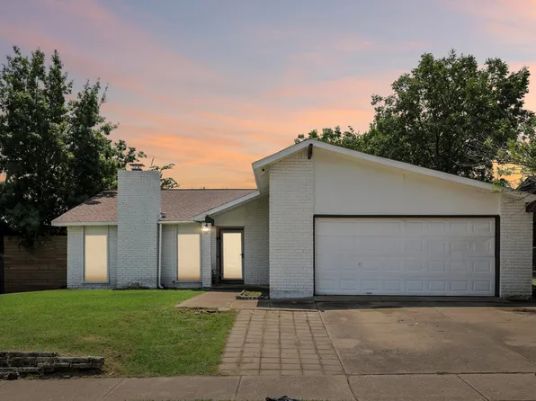 3828 Walnut Dr, Bedford, TX 76021