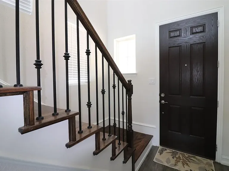 1422 Bellingham Ln — Photo 16