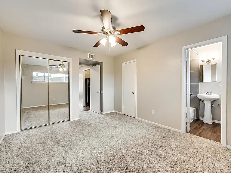 7102 Glenview Dr #204 — Photo 6