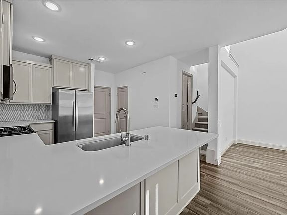 5th image of 4540 Cypress Thorn Dr