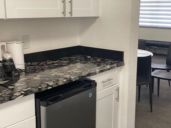 4th image of 401 Golden Isles Dr APT 909