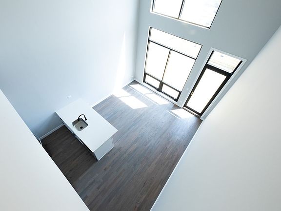 5th image of 1637 W Chicago Ave #205