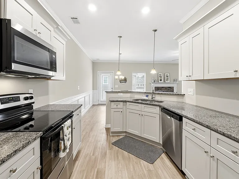 3341 Melody Ln NE — Photo 10