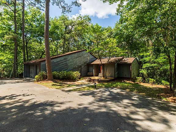 3rd image of 2308 Riverhill Dr