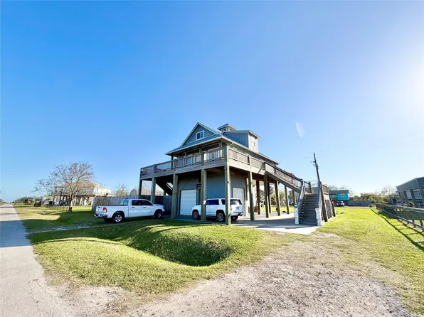 1051 Honeysuckle Ave, Crystal Beach, TX 77650