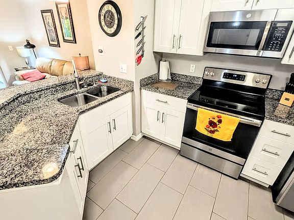 5th image of 850 S Tamiami Trl APT 409