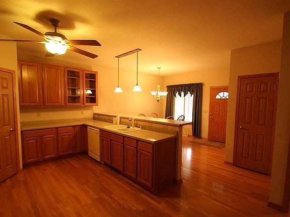 4th image of 321 Lauren Ln