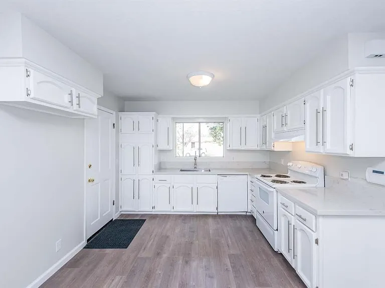 1013 W Terrace Ave — Photo 5